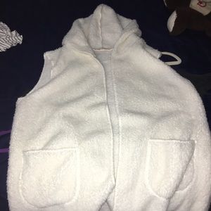 Fluffy vest with hood!!